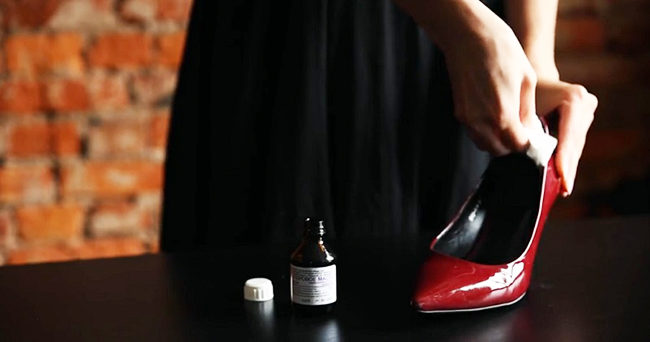 Как разносить туфли которые жмут и натирают: 10 дельных советов от сапожника.