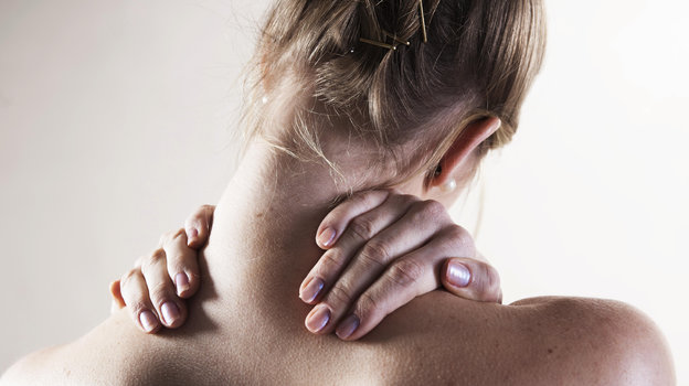 Как избавиться от мышечных зажимов в плечах и грудном отделе: 5 техник из йоги
