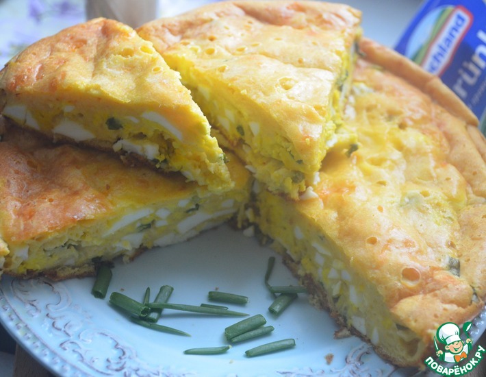 Нежный сырный пирог с луком и яйцами