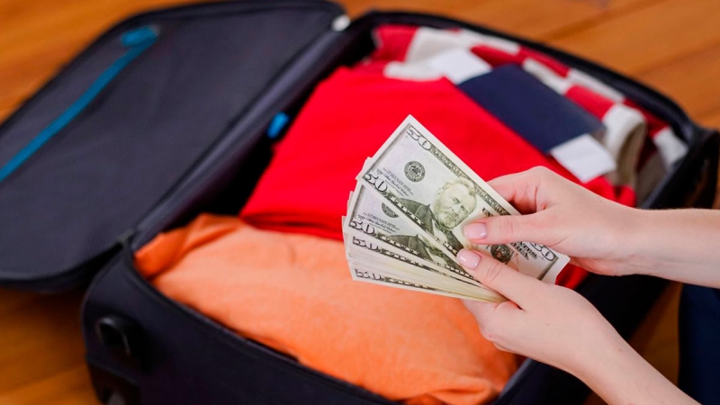 Отпуск-2022: где хранить деньги во время путешествия