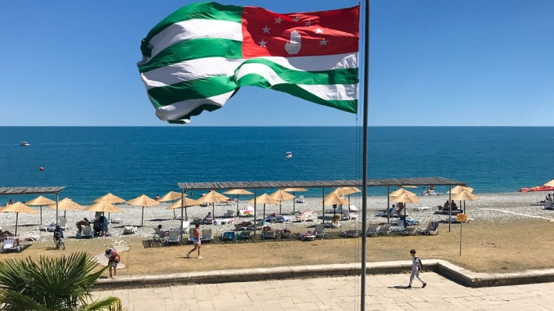 Отпуск-2022: россияне сравнили Абхазию с турецкими курортами и назвали главные отличия