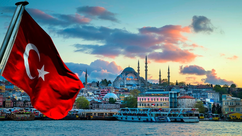 Отпуск-2022: туристов призвали не рассчитывать на осенние скидки по Турции