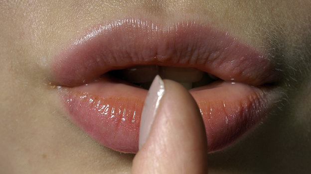Как перестать кусать губы? Действенные методы