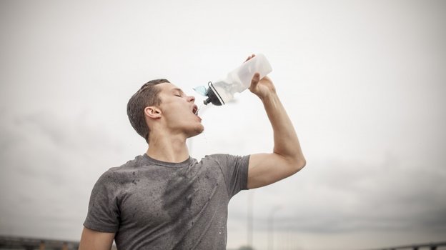Питьевой режим: сколько воды нужно пить в день?
