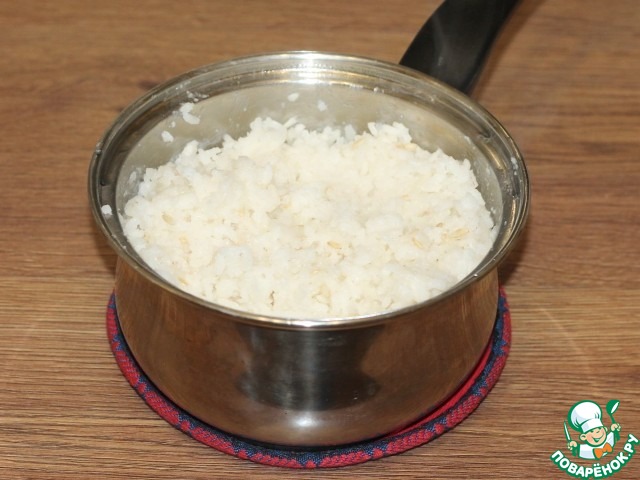 Сосиски с сыром в рисовой шубке