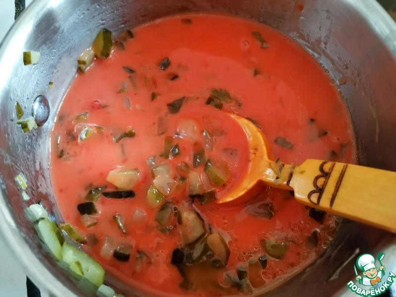 Томатный соус с солёными огурцами