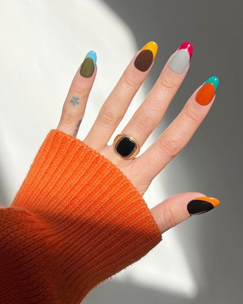 Буйство цвета, чудо-лунки и полоски: 5 необычных вариантов маникюра на овальные ногти