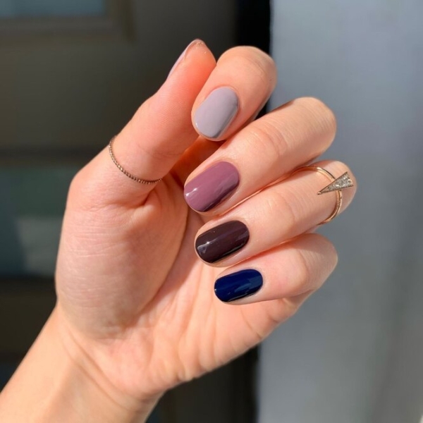 Какой маникюр сделать на Новый год-2023: главные цвета года Черного Кролика