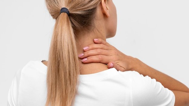 Что делать, если болит шея? 3 простых упражнения на каждый день