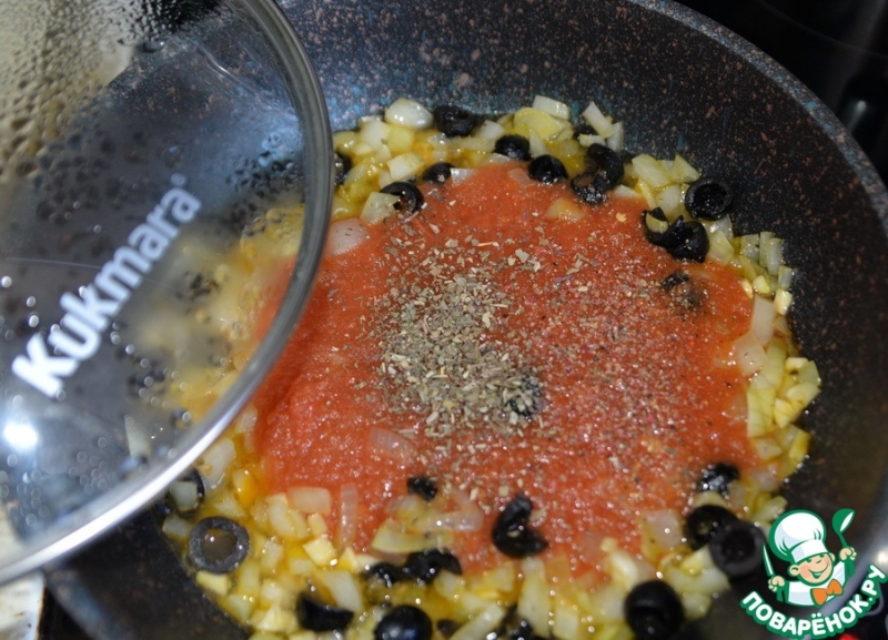 Язык в томатном соусе с маслинами