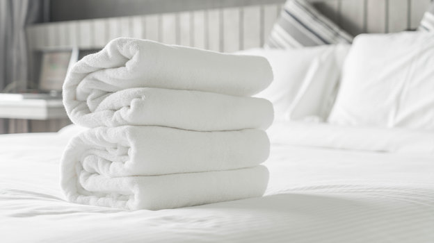 Как часто нужно менять постельное белье и полотенца? Отвечает дерматолог
