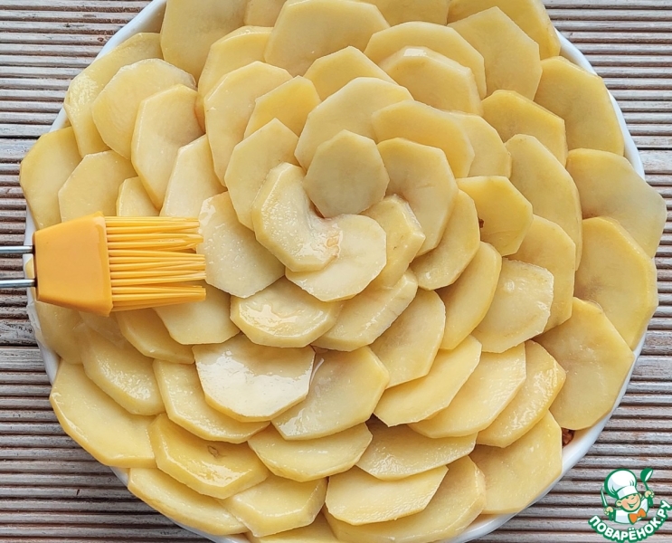 Запеченный картофельный "Цветок" с мясом