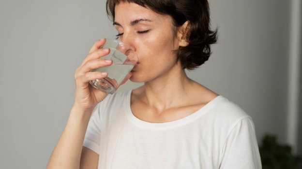 Как правильно и чем полоскать горло при простуде? 7 домашних рецептов от врача и 2 проверенных лекарства