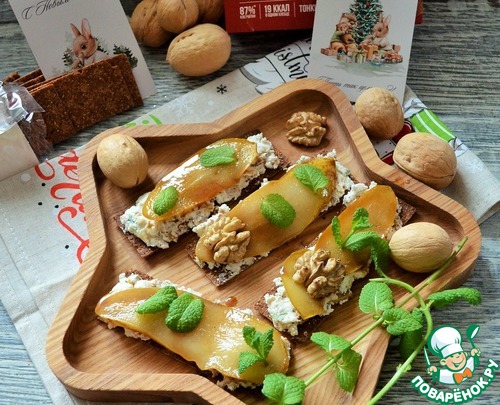 Творожный десерт с орехами и грушей