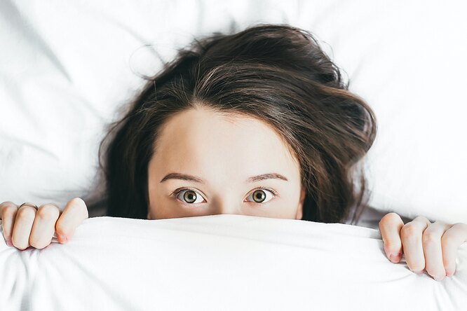Что делать, чтобы во сне не появлялись морщины: 3 простых бьюти-правила