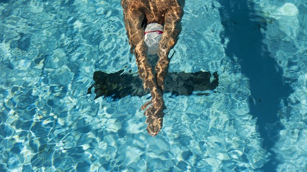 Плавание в бассейне: польза и вред для здоровья детей, женщин и мужчин