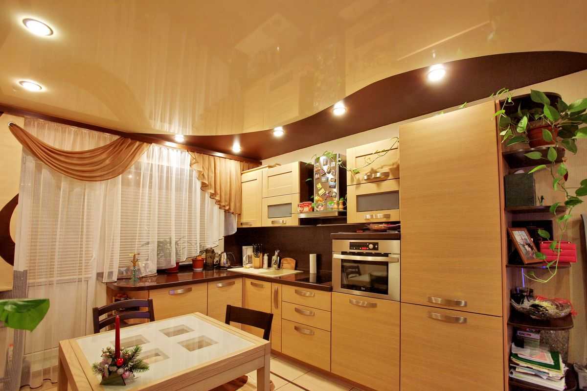 Какой должен быть натяжной потолок на кухне?