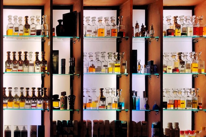 Почему нельзя сразу пользоваться духами, купленными с доставкой — секрет коллекционеров парфюмерии
