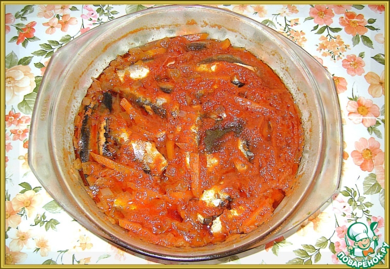 Салака в томатном соусе с овощами