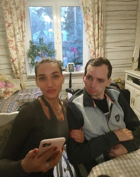 Яна Чурикова помогла жене Алексея Янина собрать 500 тысяч на лечение парализованного актера