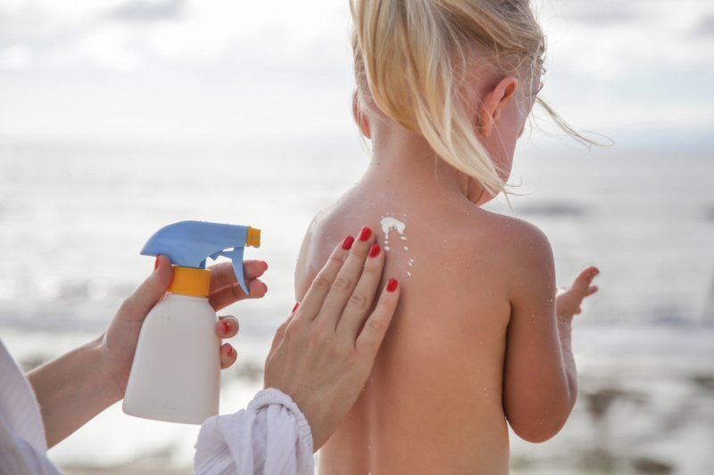 Солнцезащитный крем и SPF:  как защитить кожу от солнца летом