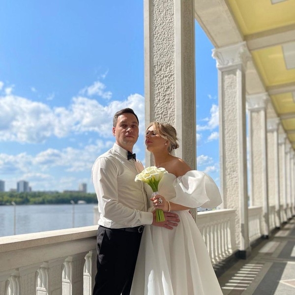 Звезда «ДОМа-2» Стас Каримов женился в Москве на беременной бизнесвумен