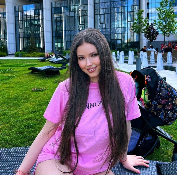 19-летняя звезда «Ворониных» Мария Ильюхина крестила дочь