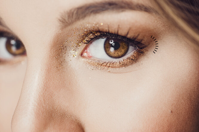Круглые, миндаль или щелки: как подобрать эффектный макияж по форме глаз — лайфхаки от эксперта