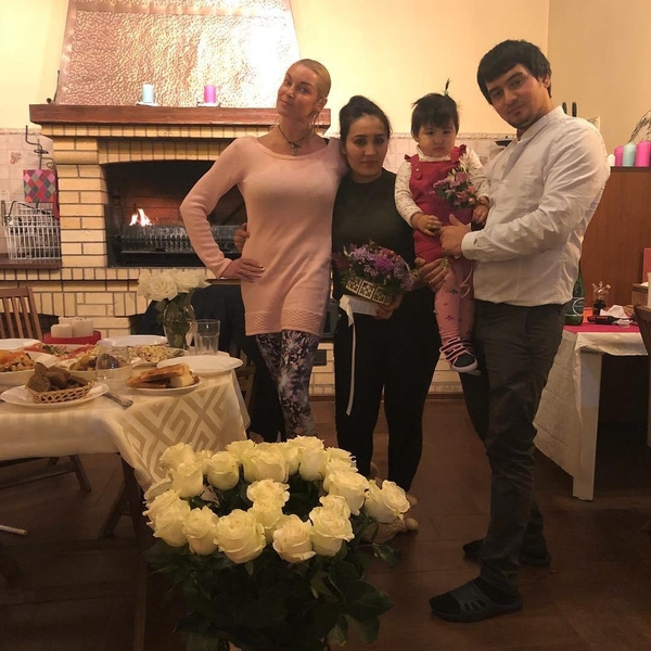 Брошенная родной дочерью Анастасия Волочкова отведет на 1 сентября наследницу домработницы