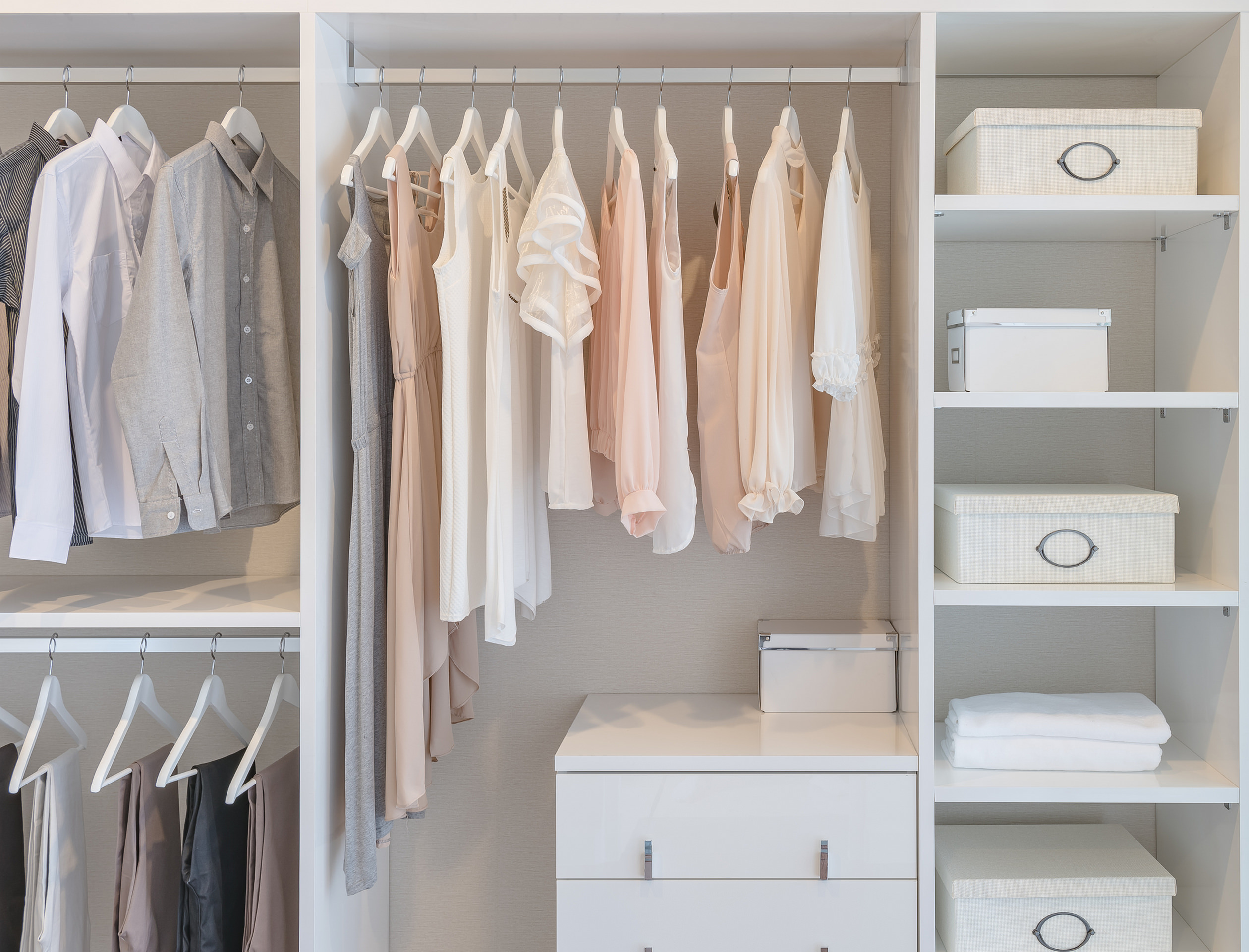 Как организовать пространство в гардеробной: советы и идеи