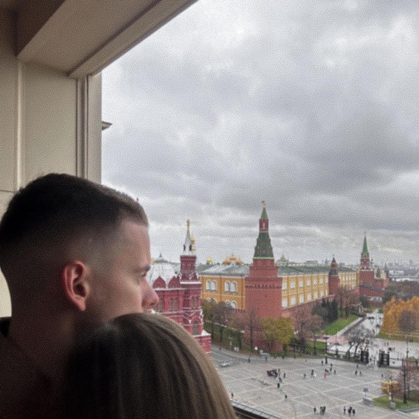 Невестка Валерии устроила мужу ужин с видом на Кремль, жена Андреасяна отдыхает на Сейшелах. Соцсети звезд