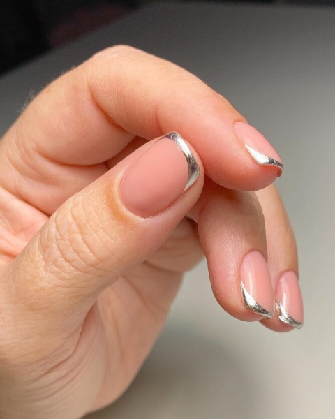 Ногти-серебро: 10 идей нарядного маникюра для ногтей разной длины