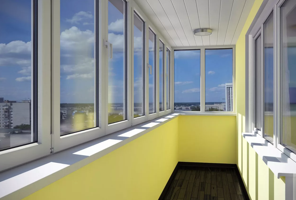 Пластиковые окна и их роль в остеклении балкона: строительные решения для комфорта и энергоэффективности