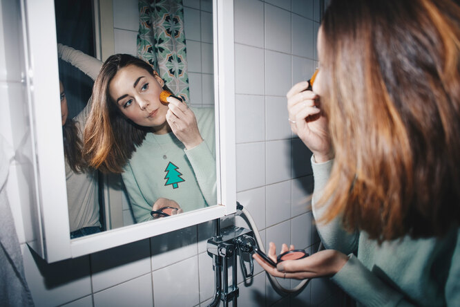 5 ошибок праздничного макияжа, из-за которых ты выглядишь старше — и хуже получаешься на фото