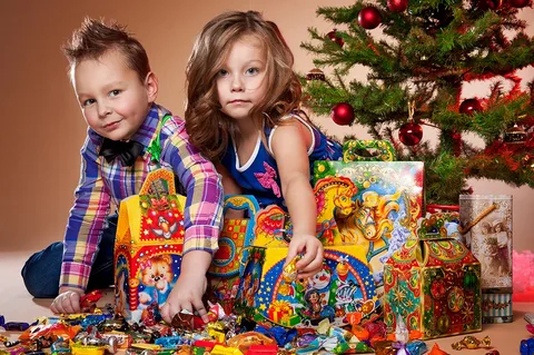 Как выбрать детский сладкий подарок на Новый год