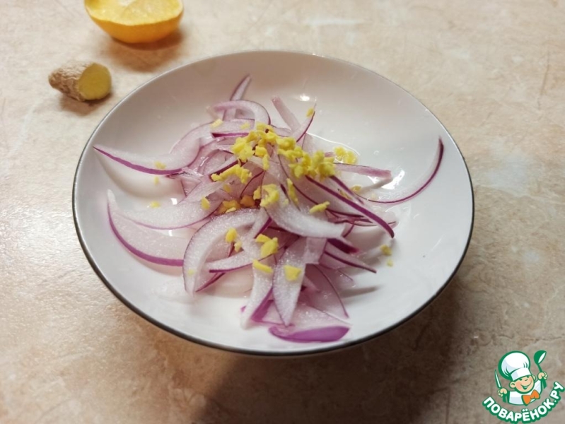 Овощной салат с тунцом и имбирём