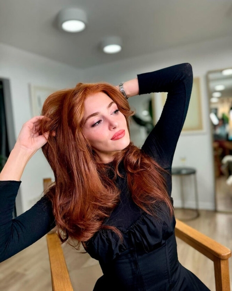 Рыжие волосы как у Ханде Эрчел: как добиться такого же роскошного медного оттенка, ставшего более модным, чем блонд