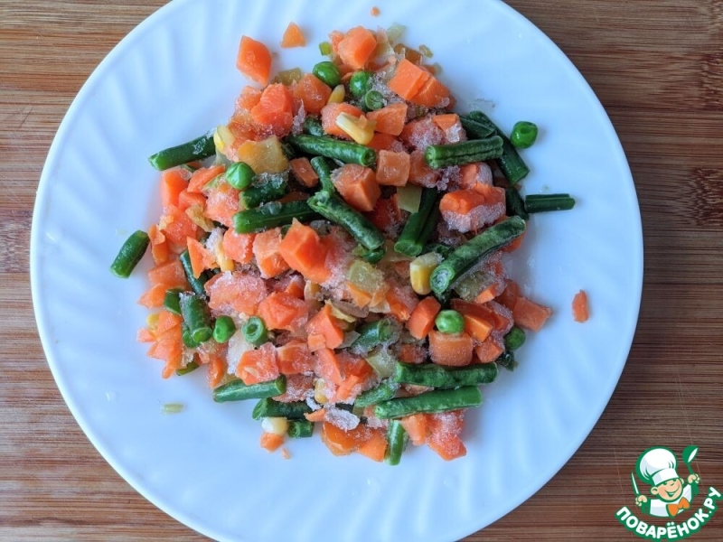 Тёплый салат из овощей и тунца