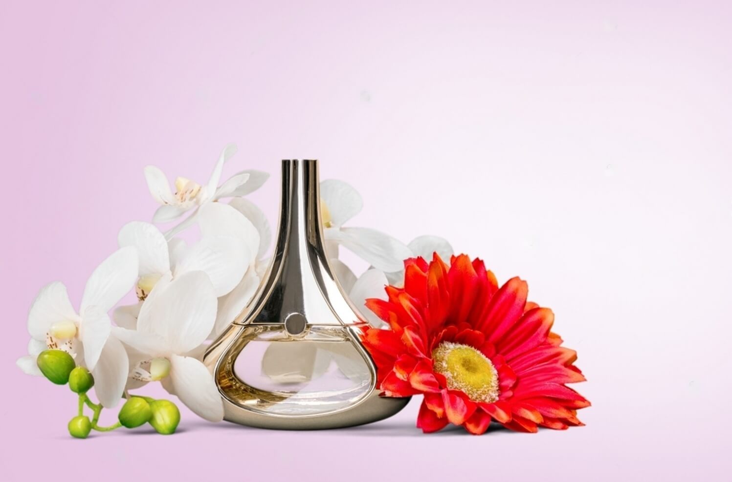 Весенние парфюмы: как выбрать идеальный аромат для теплой погоды