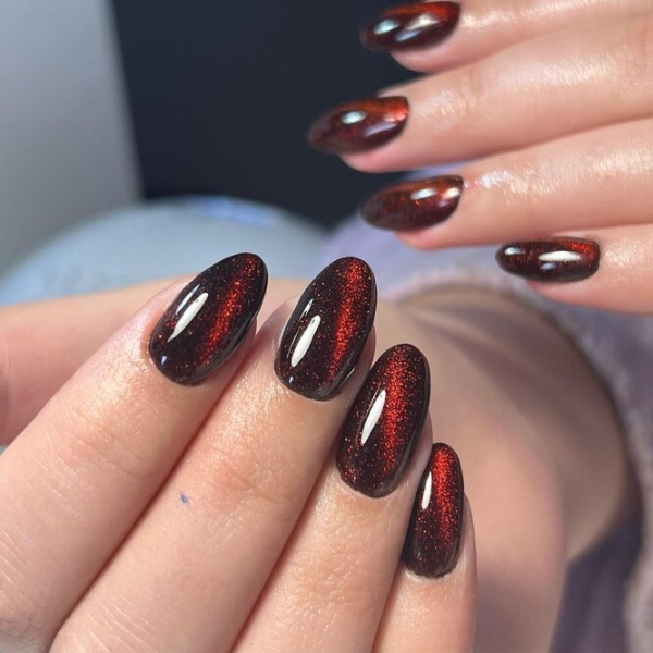 Кошачий маникюр: 5 оттенков лака для длинных и коротких ногтей, которые нужно попробовать до конца зимы