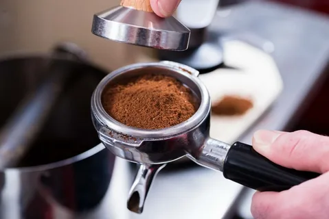 Особенности, разновидности и правила выбора идеального напитка для любителей ароматного молотого кофе