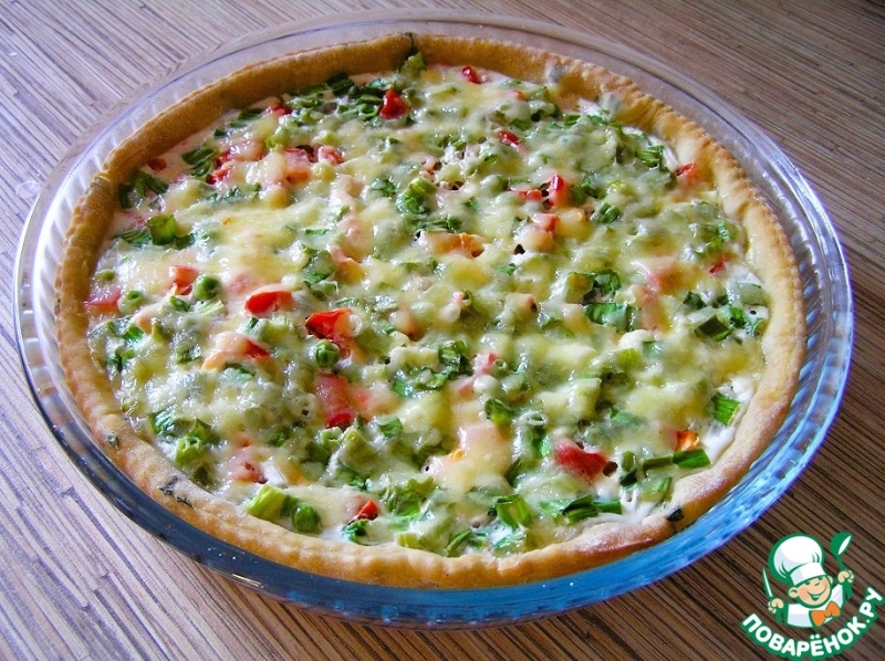 Пирог с лососем, зеленью и овощами