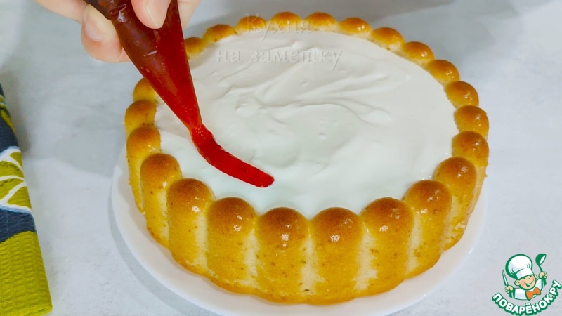 Горячий молочный пирог с кремом и джемом