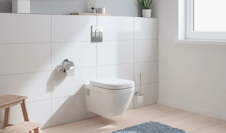 Преимущества и недостатки подвесных унитазов в современном интерьере ванной комнаты