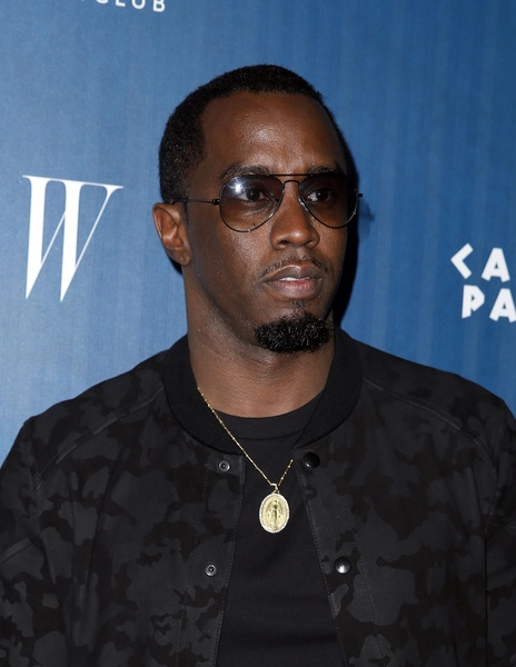 «Молю Бога оберегать тебя от такого отца»: 18-летняя дочь Diddy отбивается от проклятий и предупреждений о карме