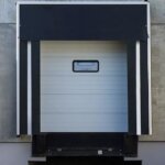 Герметизаторы проемов: надежная защита склада от внешних воздействий